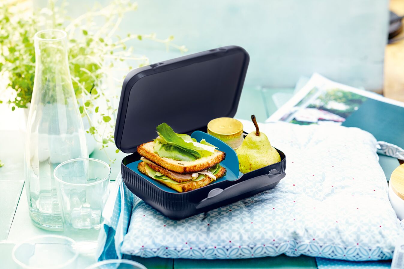 Set of  Lunch Box & Bottle 750 ml