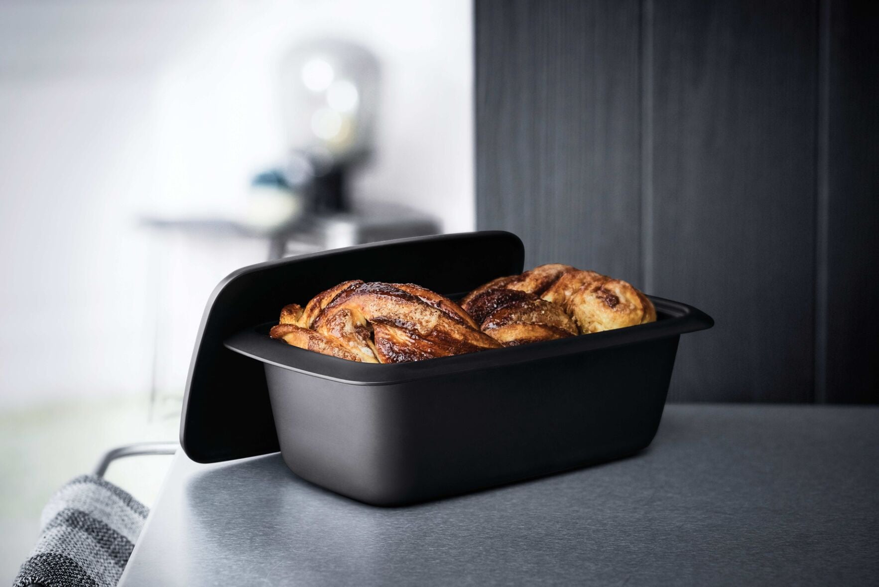 Tupperware Loaf Pan, Oven, Microwave Safe